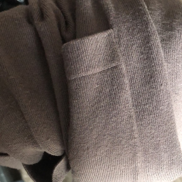 Yest Cardigan - Picture 8 of 9